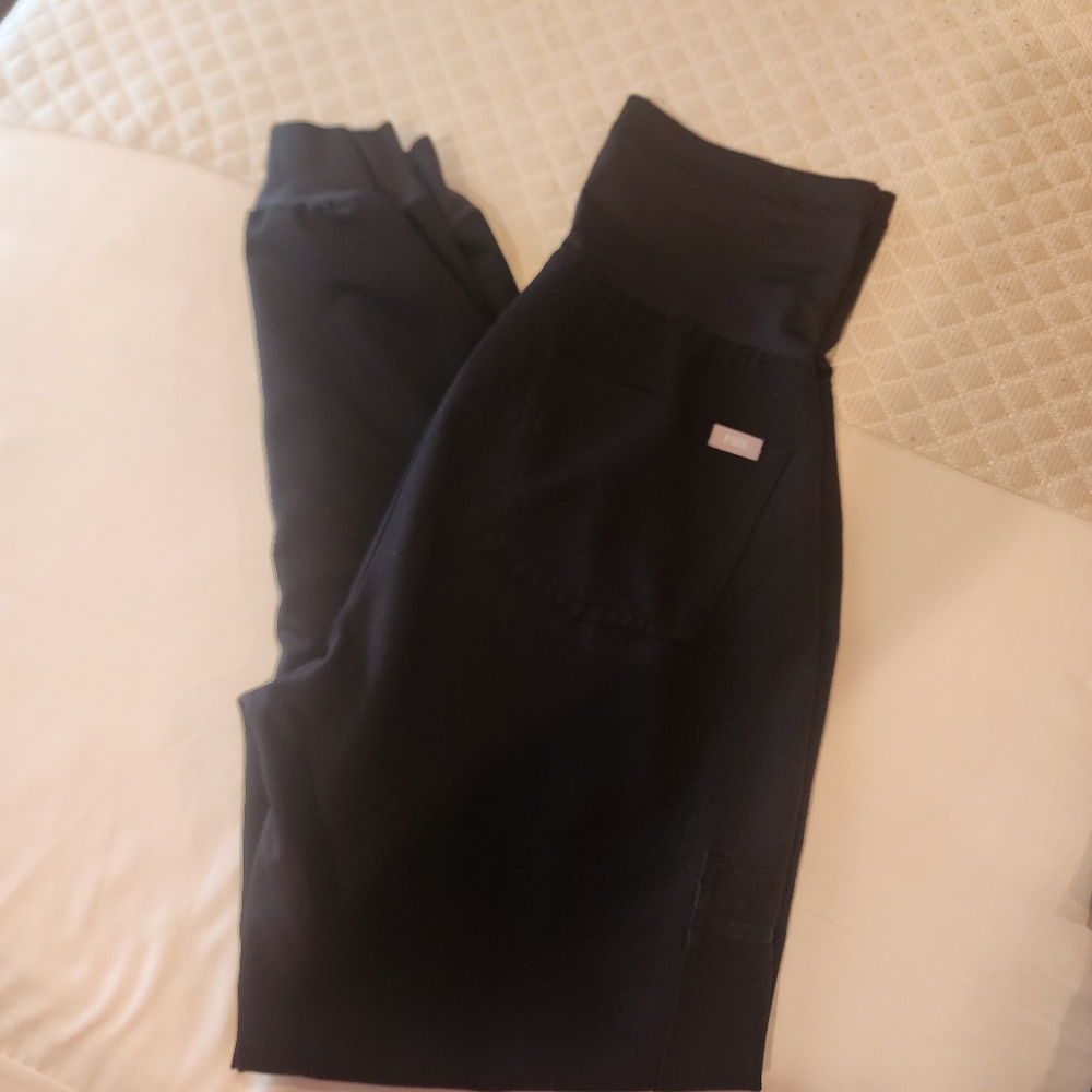 Fig scrubs maternity